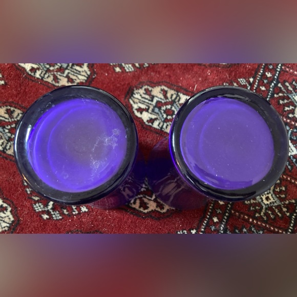 ONE STUNNING Shade of PURPLE Glass Vases 9 x 5.5” Vase - Picture 4 of 8